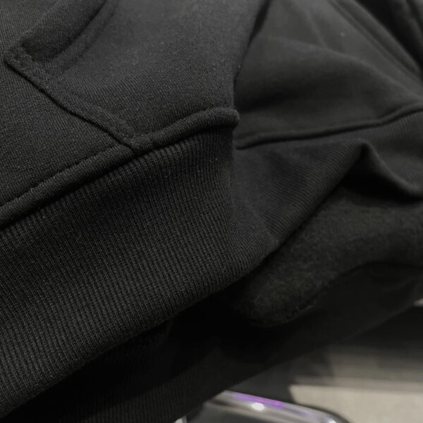 áo hoodie đen logo satur
